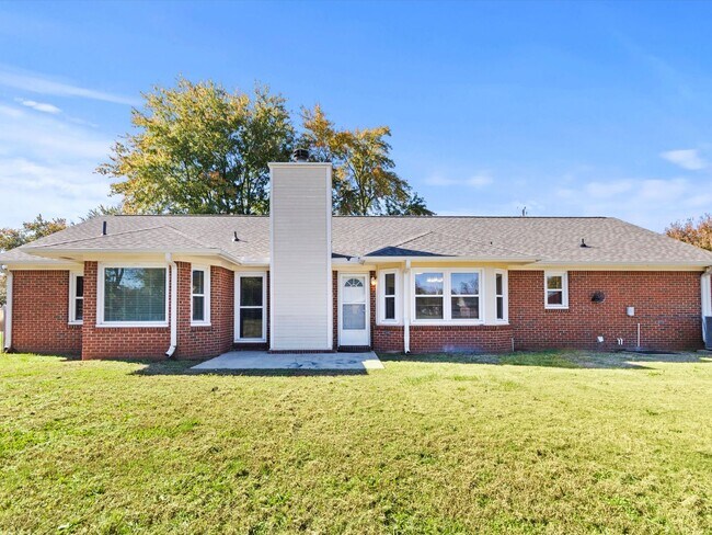 Building Photo - Great location in Harvest and only minutes...