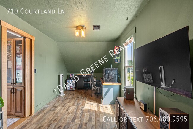 Building Photo - 710 Courtland Ln