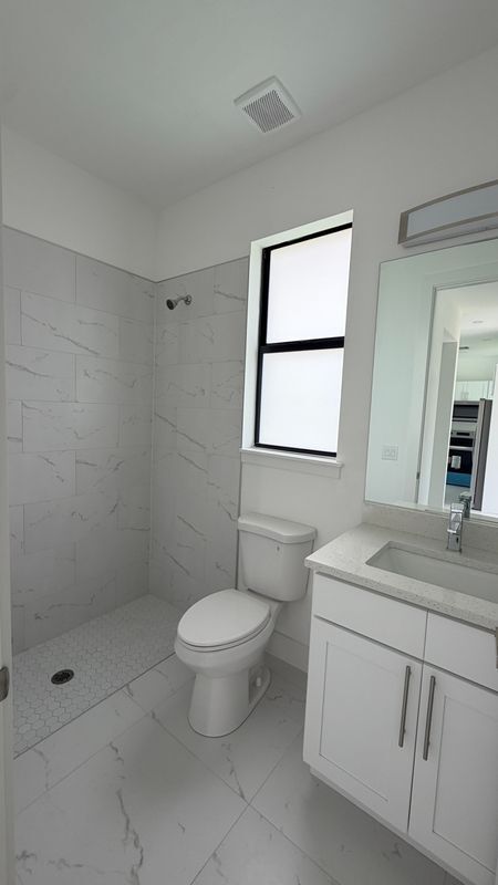 Building Photo - 496 Loretta Ave S