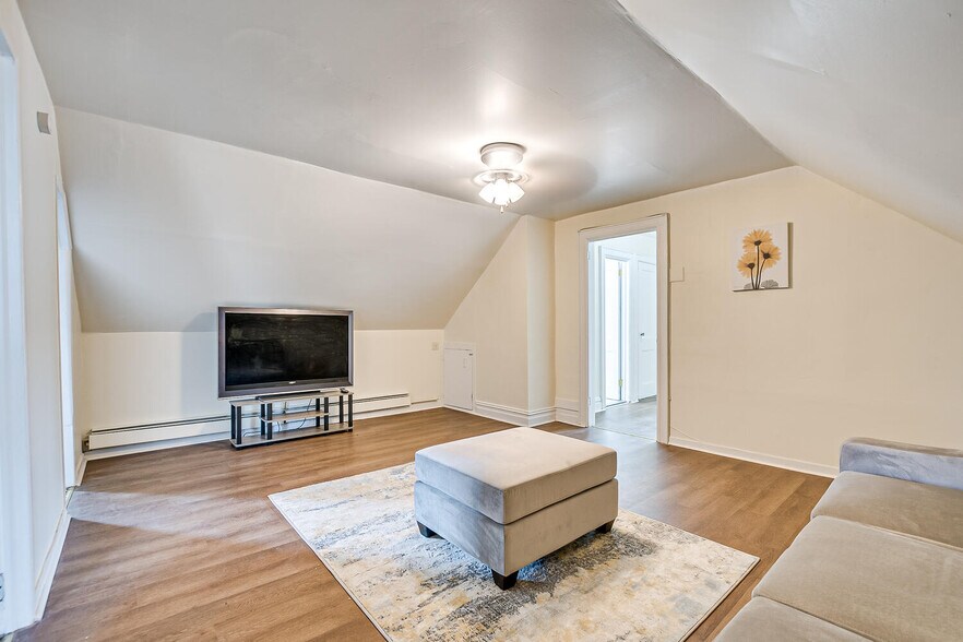 Building Photo - 46 Van Houten Ave