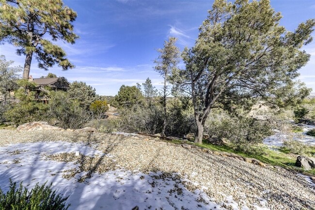 Building Photo - Newly Remodeled 2 Bed, 1 Bath + a Den  Home at The Base of Thumb Butte!