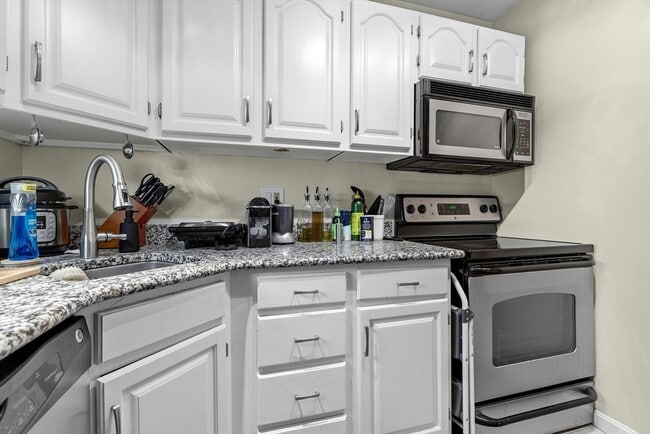 Building Photo - 30 E Concord St