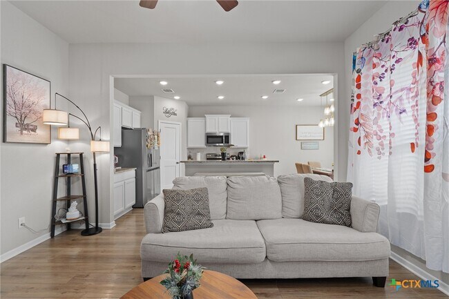 Building Photo - 1913 Zabcikville Dr