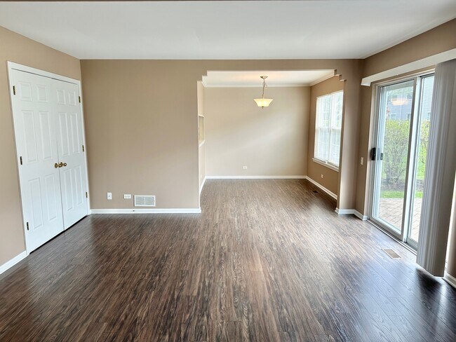 Building Photo - 693 Savannah Ln