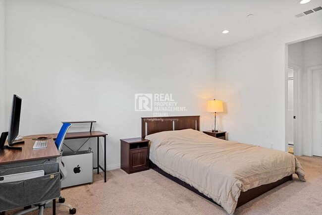 Building Photo - 3657 Bearberry Ave