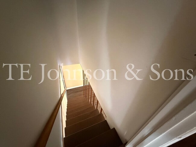 Building Photo - Spacious 4BR Home with Finished Basement, Screened Porch & Garage in Winston-Salem