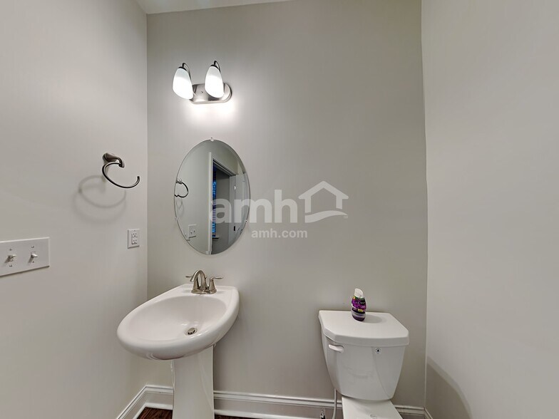 Building Photo - 2220 Brook Enclave Trail