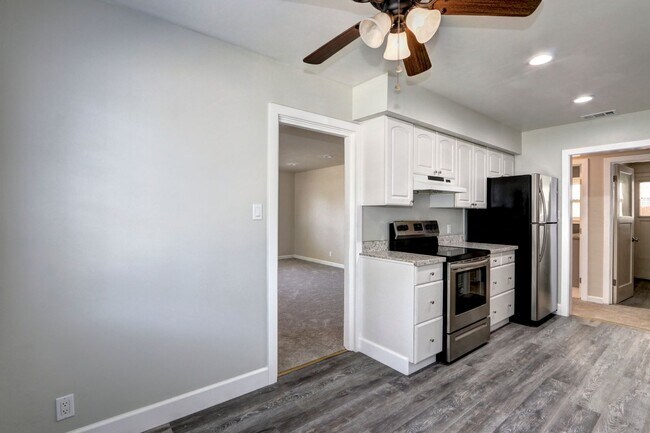 Building Photo - 5400-5402 Folsom Blvd