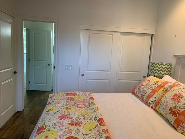 Building Photo - 55578 Southern Hill