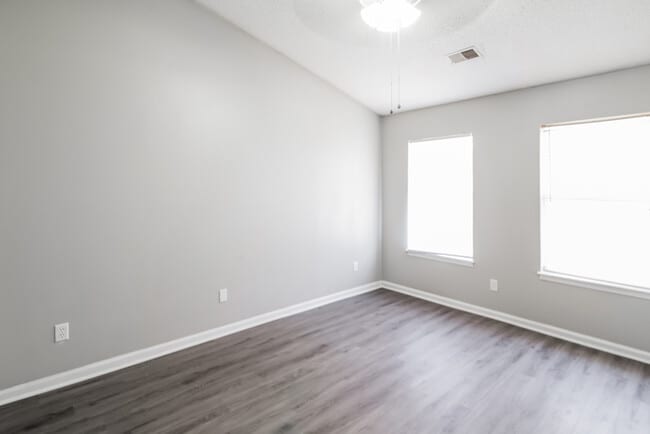 Building Photo - 249 Persimmon Cir