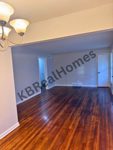 Building Photo - 1938 Gayle Ave