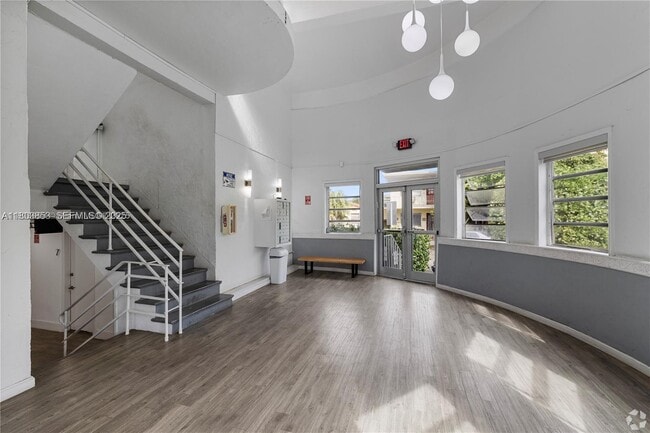 Building Photo - 420 78th St