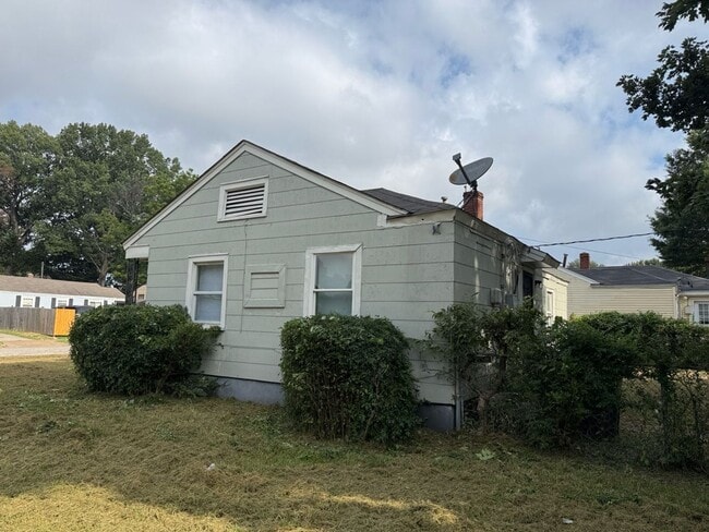 Building Photo - Move-in special! 1/2 off first month's rent!