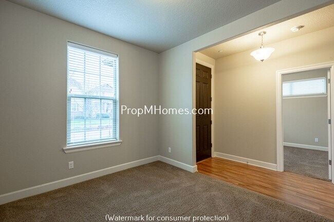 Building Photo - Beautiful Open Concept Four Bedroom Plus Office/Den in Villebois!