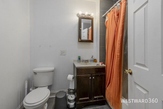 Building Photo - 3025 W Diversey-3