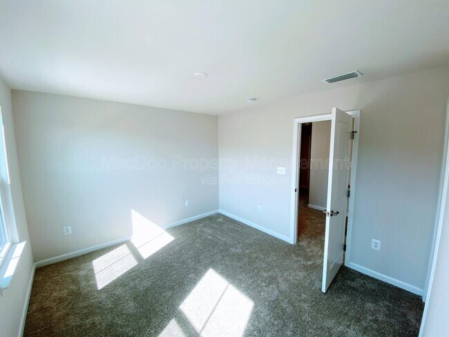 Building Photo - 1226 City View Ln