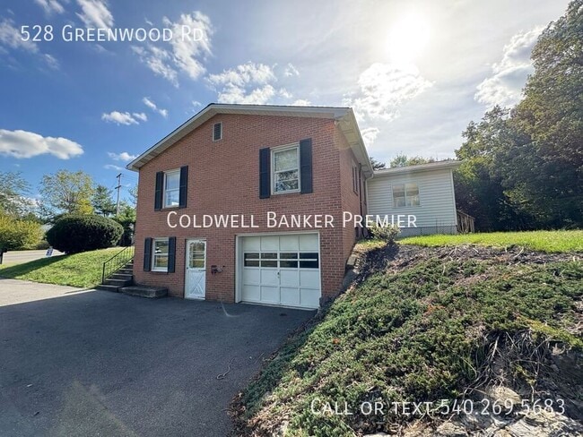 Building Photo - 528 Greenwood Rd