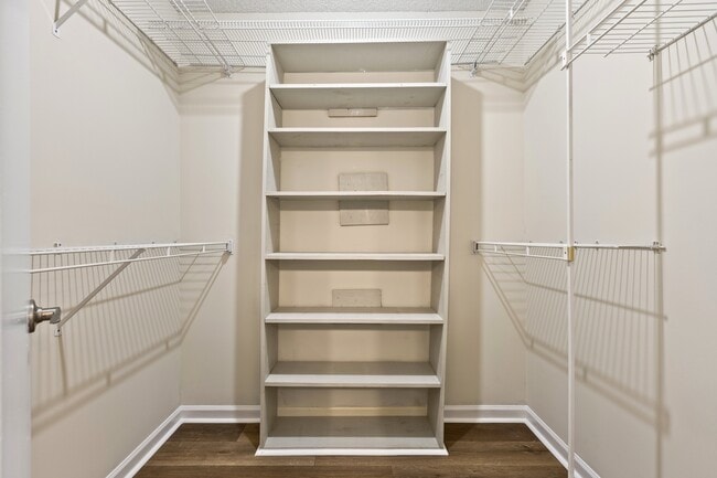 Building Photo - 2107 Hamilton Pl S