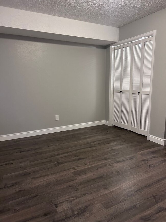 Building Photo - Spacious and Updated 3B in Old Town West!
