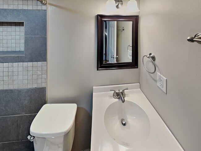 Building Photo - Lantern Square Apartments-B5