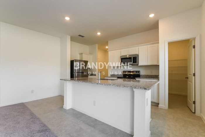 Building Photo - 1650 Effra Wy