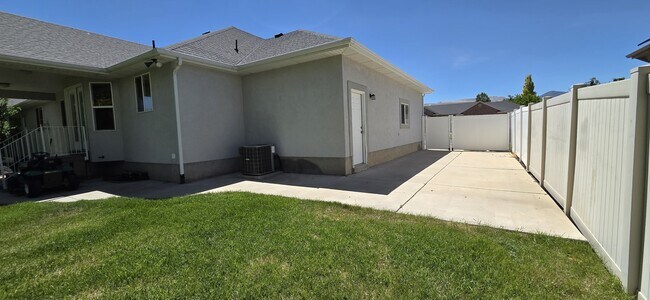 Building Photo - 11621 Summer Stone Dr