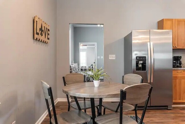 Building Photo - 466 E Brandeis Ave