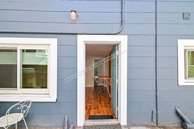 Building Photo - 3BD/1BA First-Floor Unit in West Oakland Duplex – All Utilities Included | $2,999/mo