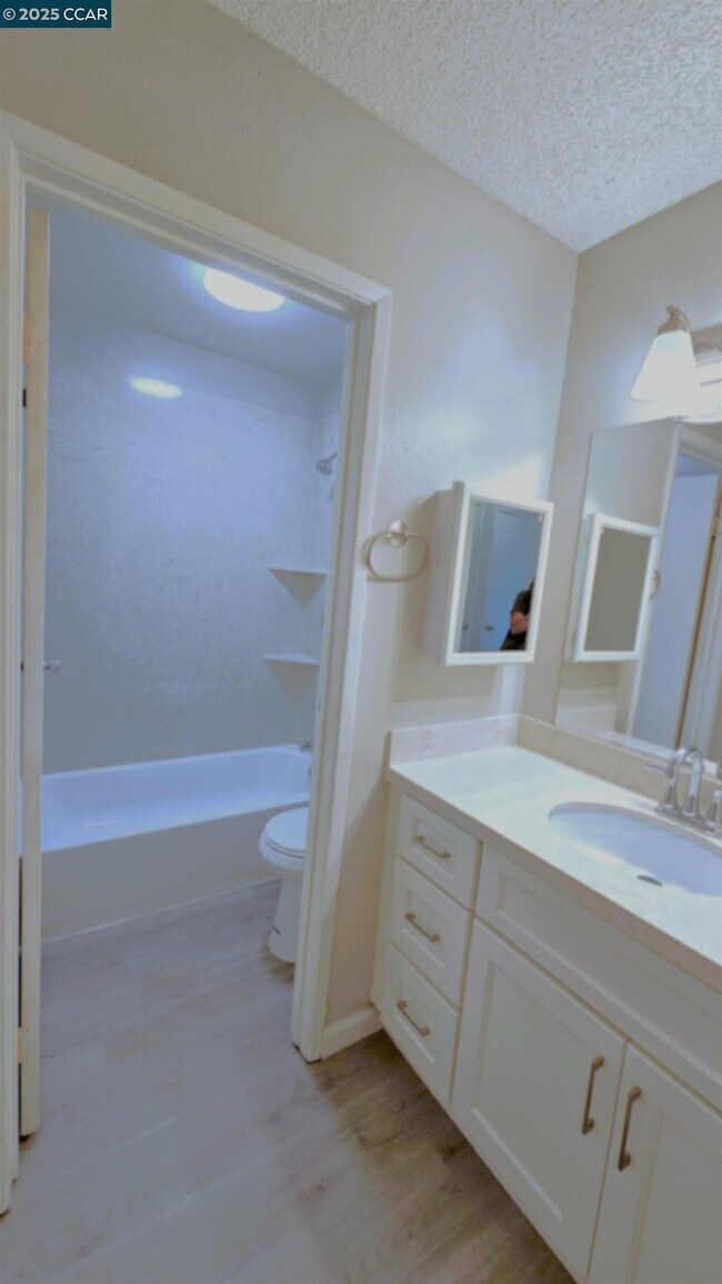 Building Photo - 1446 Del Rio Cir