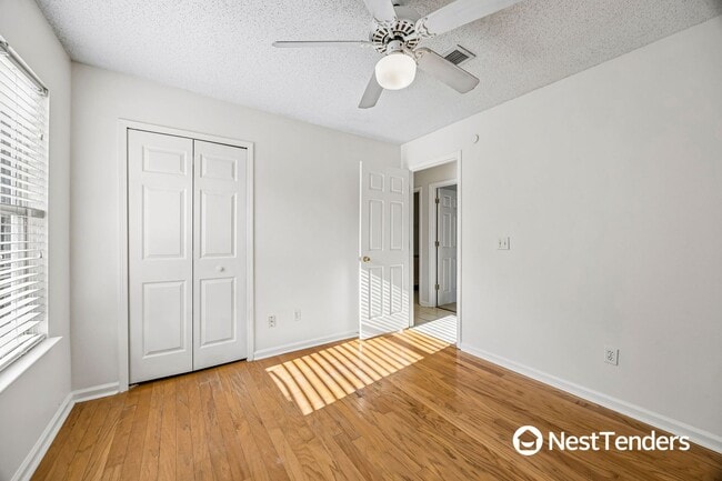 Building Photo - Great Location Near Town Center!