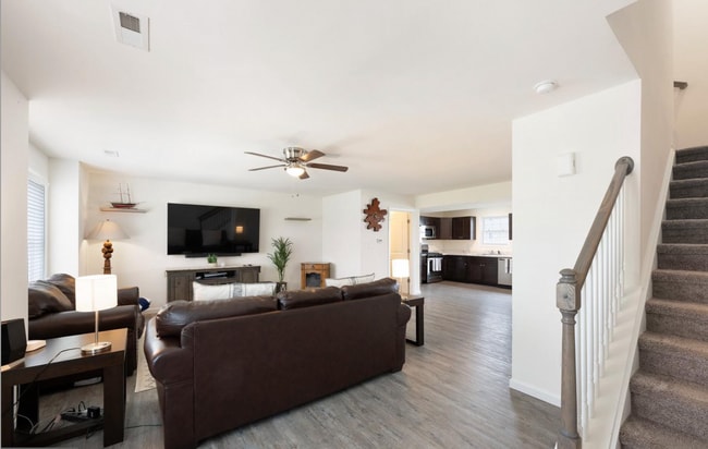 Building Photo - A Beautiful 3 Bedroom End Unit Townhouse