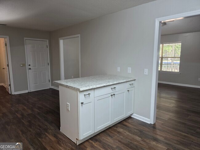 Building Photo - 622 Plantation Dr