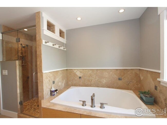 Building Photo - 5 Bed 3 Bath Home in South Boulder
