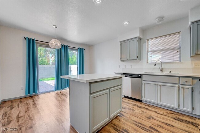 Primary Photo - 8016 Cetus Cir