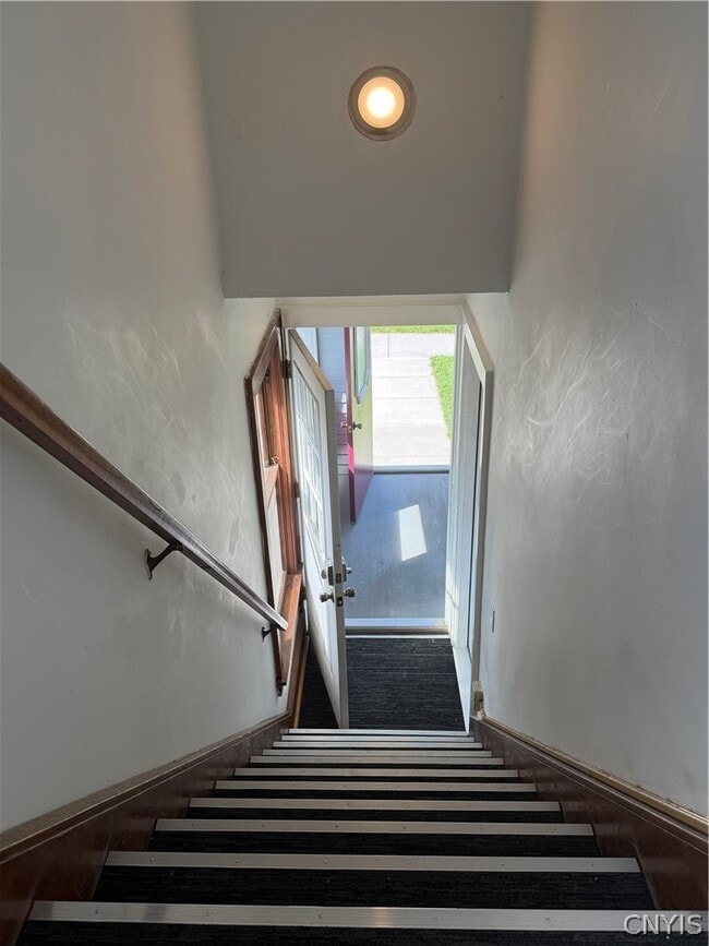 Building Photo - 142-44 Lynwood Ave