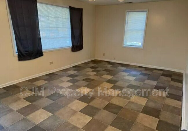 Building Photo - 569 E Main St