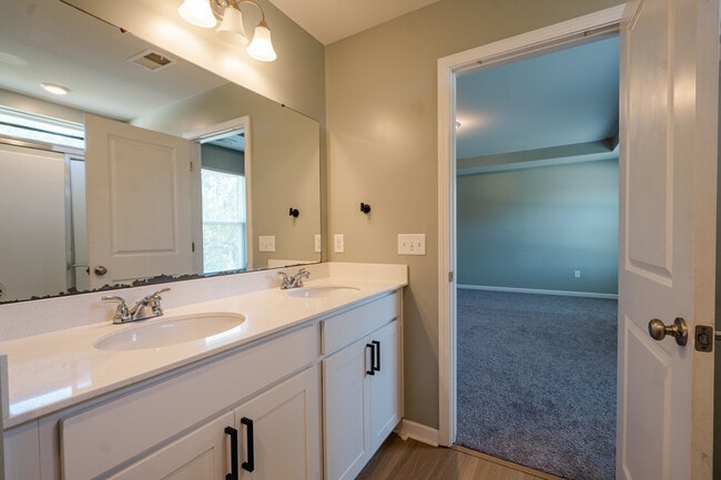 Building Photo - 242 Enclave Wy