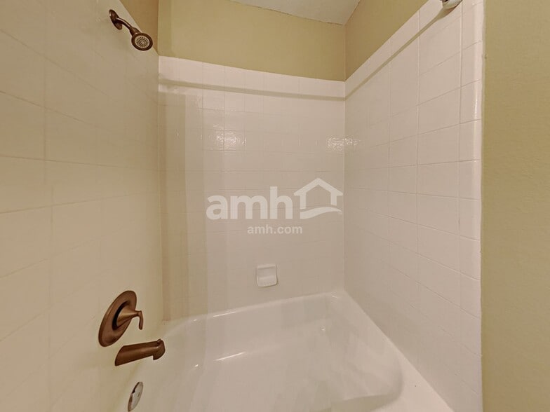 Building Photo - 21367 Village Crossing Ln