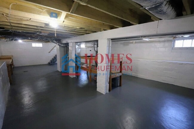 Building Photo - Two Bedroom House