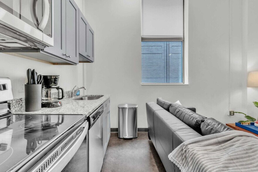 Building Photo - 800 Penn Ave