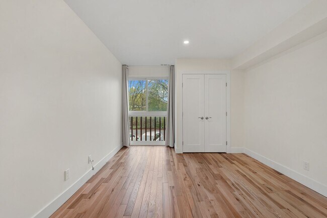 Building Photo - Coming Soon! Waterfront Living in Eastport – Renovated Condo in Severn House