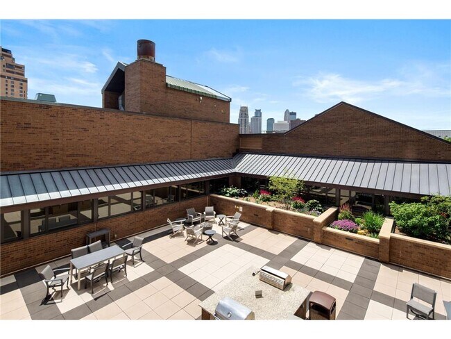 Building Photo - 20 NE 2nd St