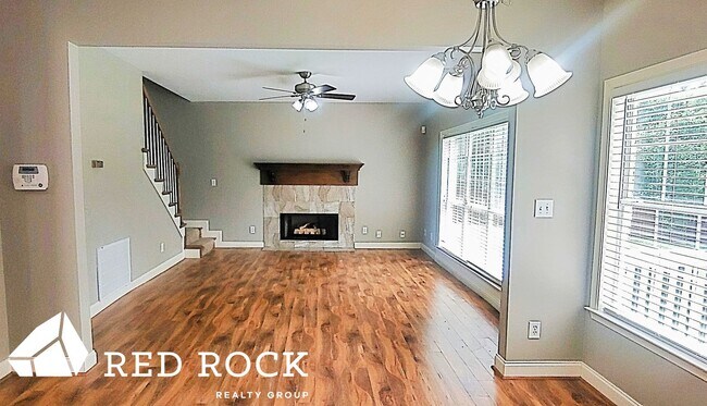 Building Photo - Beautiful 4 BR,  2.5 Bath Home in Oak Mountain School District Available Now