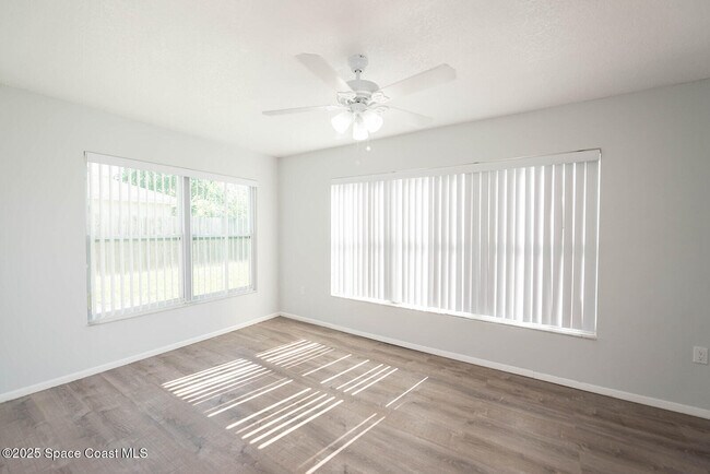 Building Photo - 2620 Elm Hurst St