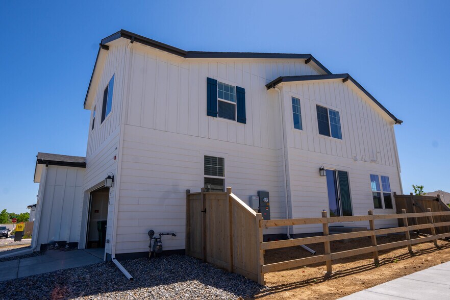 Building Photo - 280 Nighthawk St