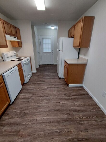 Building Photo - 15143 Deer Creek Dr