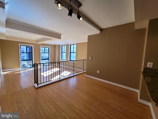 Primary Photo - 631 D St NW