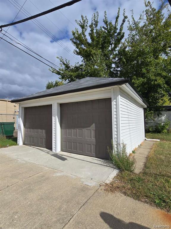 Building Photo - 11005 Dodge Ave