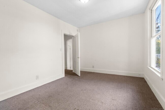 Building Photo - 113 E Main St