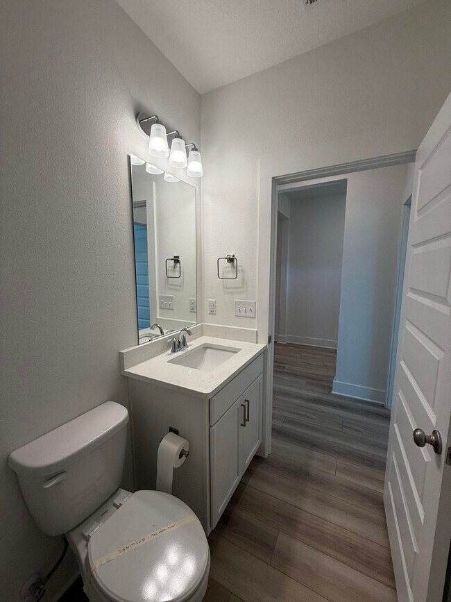 Building Photo - 210 Lyla Ln